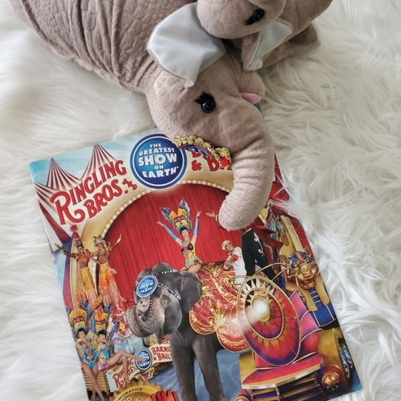 Barnum & Bailey Ringling Bros Circus Stuffed Plush Mother & Baby Elephant W Book - Picture 4 of 12